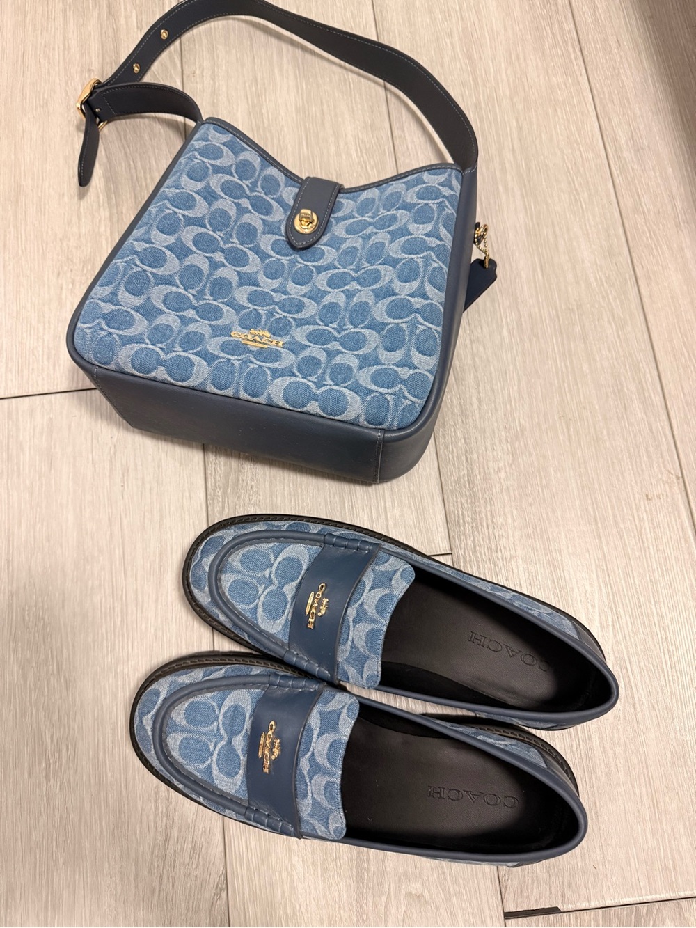Coach Denim Signature Logo Shoulder Bag in Blue with Navy Trim - Picture 3 of 3
